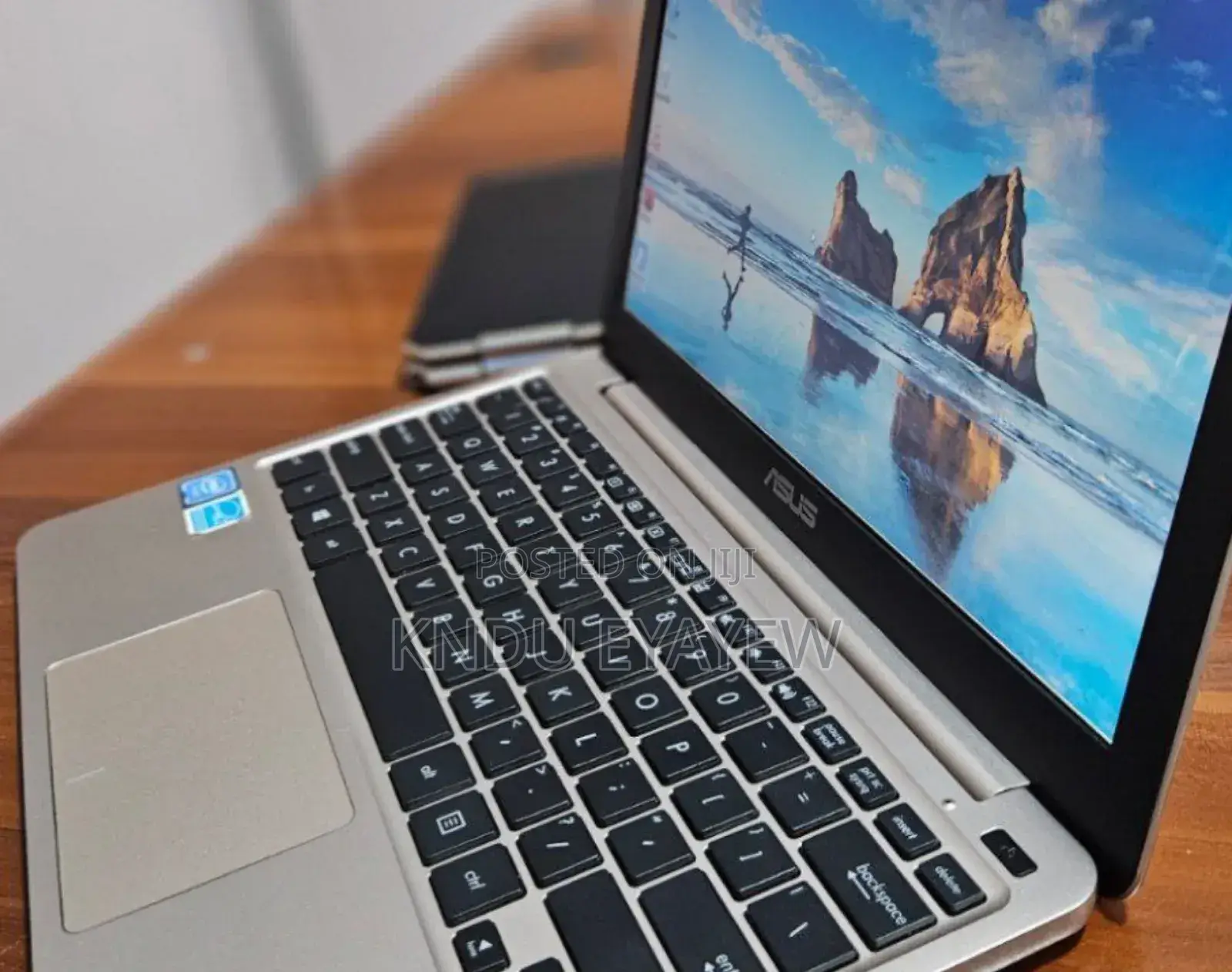 Laptop Asus 2GB Intel Core I5 SSD 32GB