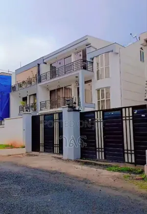 8bdrm House in የግለሰብ ከሪልስቴት ላይ የተገዛ, Bole for sale