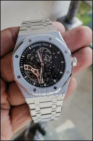 *Rugged Elegance Sharp Dial Design in a Stainless Steel
