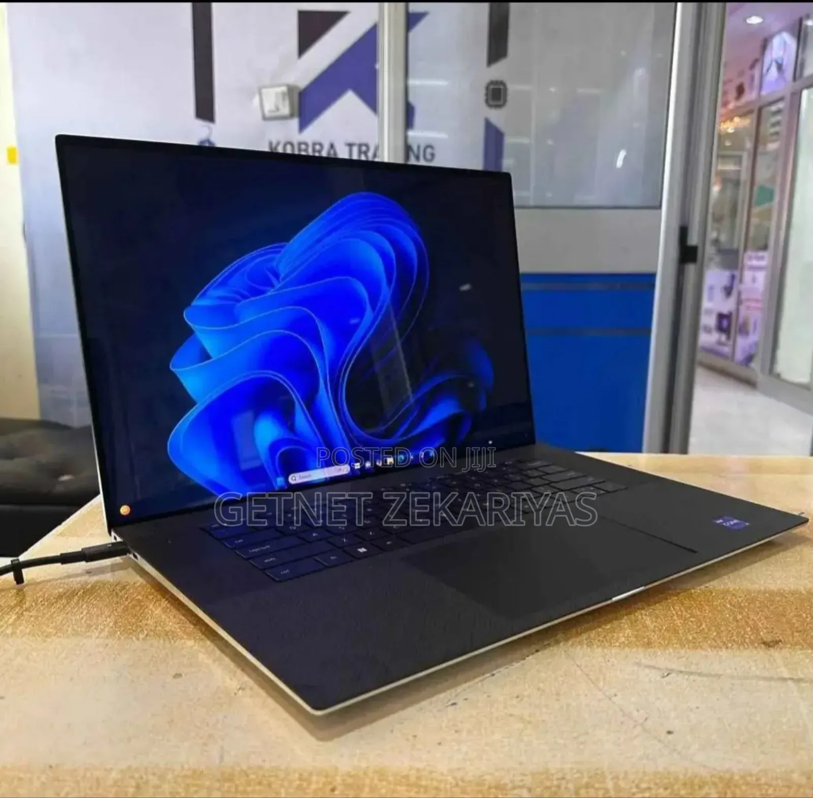 New Laptop Dell XPS 17 9720 32GB Intel Core I7 SSD 1T