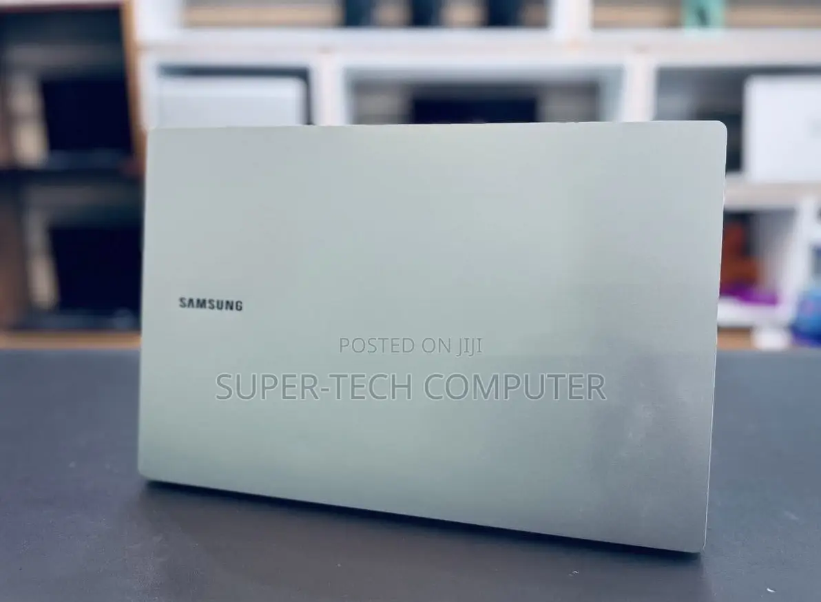 New Laptop Samsung Galaxy Book4 16GB Intel Core I7 SSD 512GB