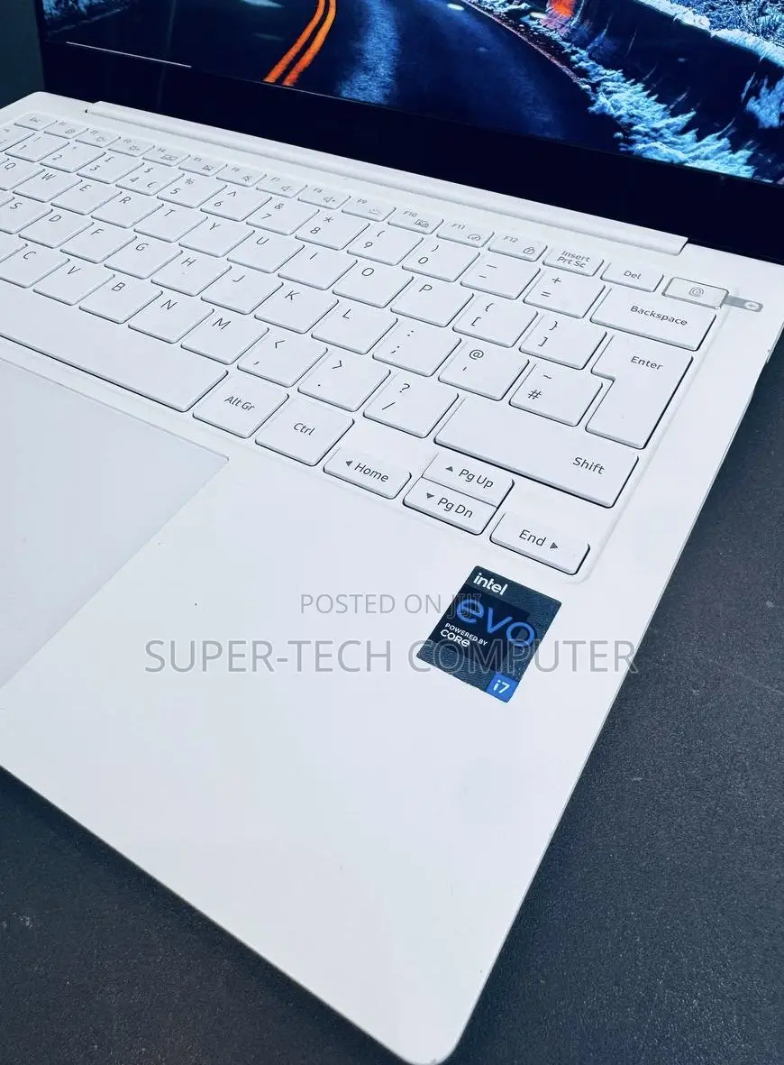 New Laptop Samsung Galaxy Book4 16GB Intel Core I7 SSD 512GB