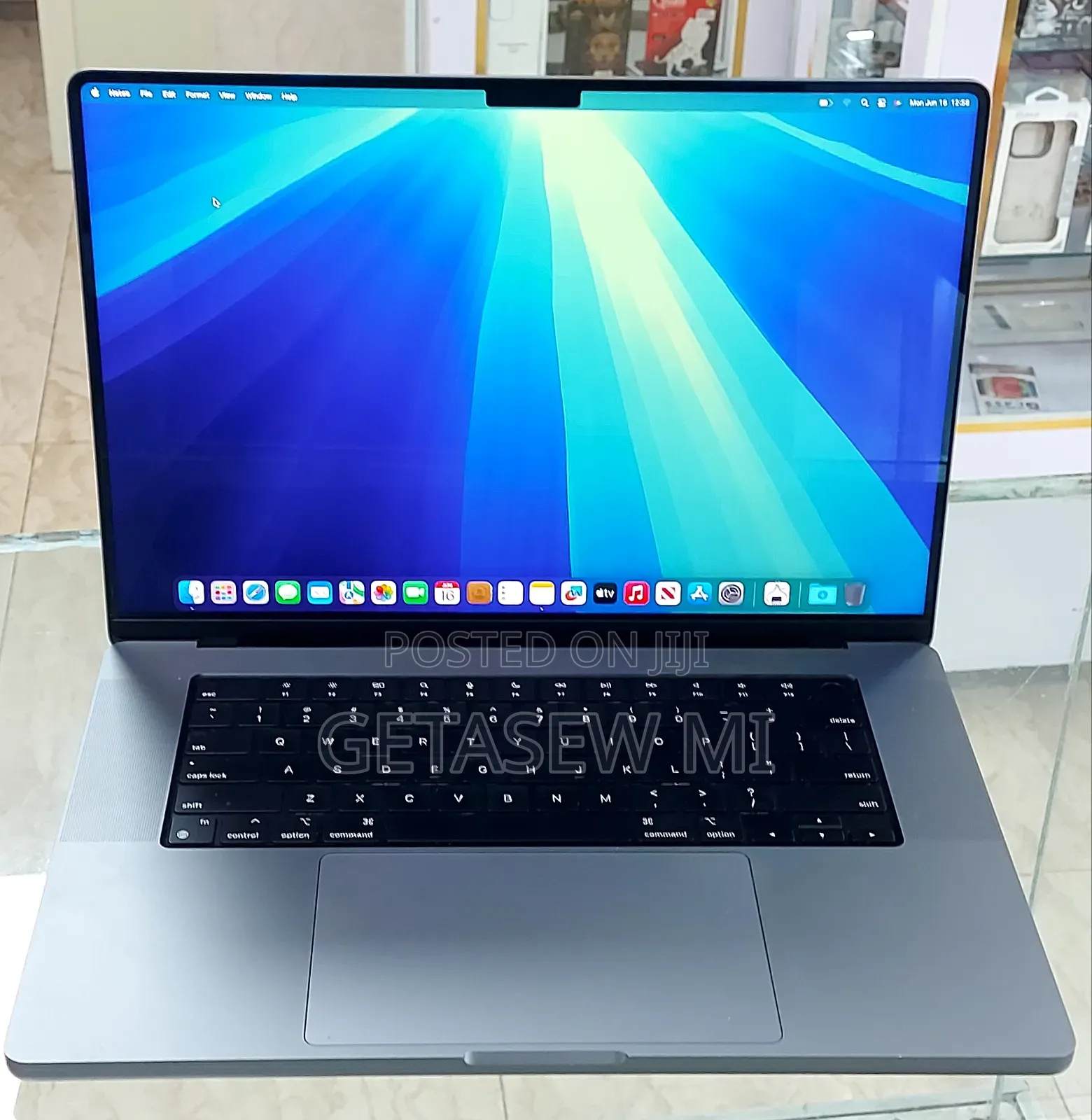 New Laptop Apple MacBook Pro 2021 M1 16GB Apple M1 Pro SSD 512GB