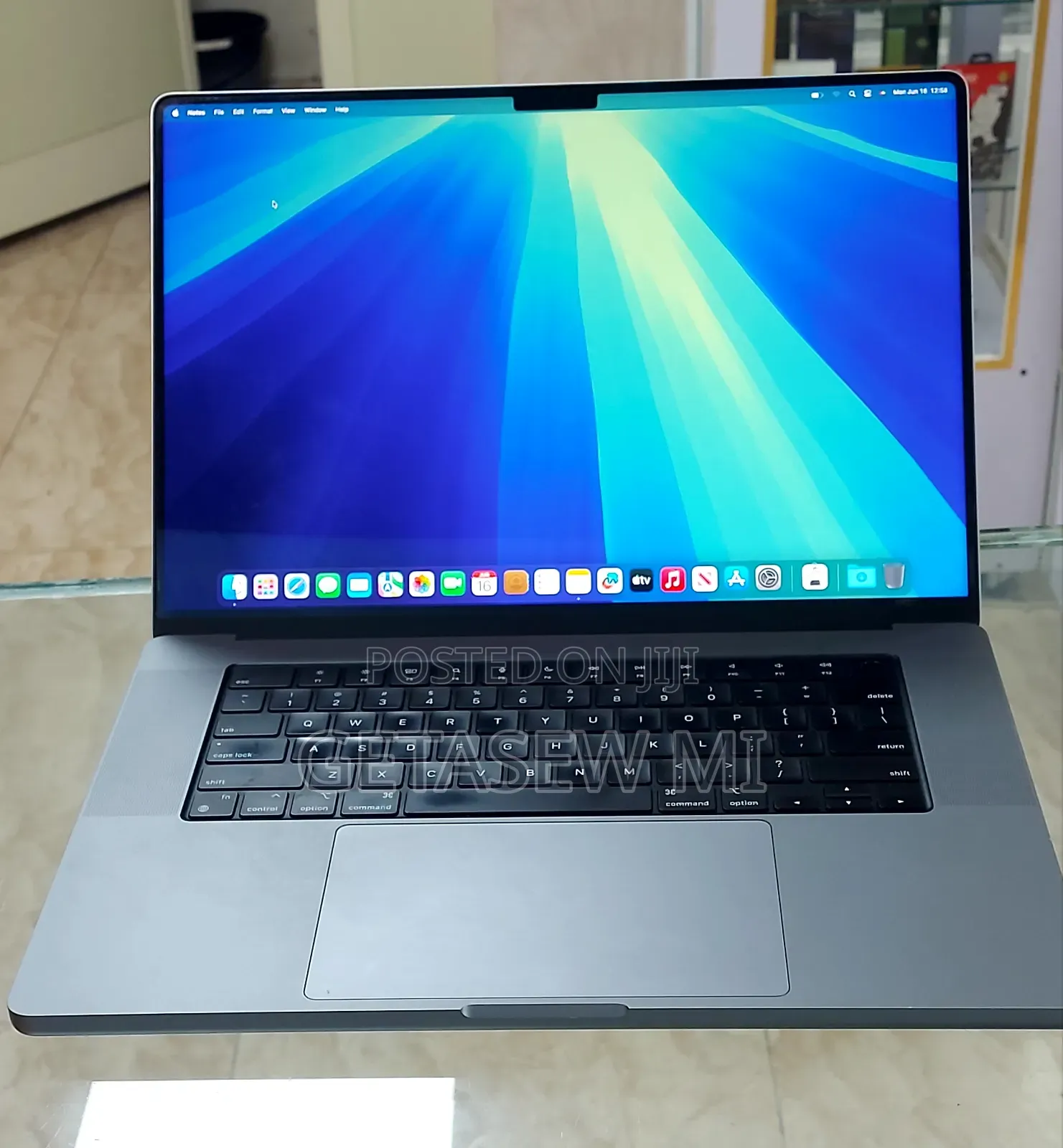 New Laptop Apple MacBook Pro 2021 M1 16GB Apple M1 Pro SSD 512GB