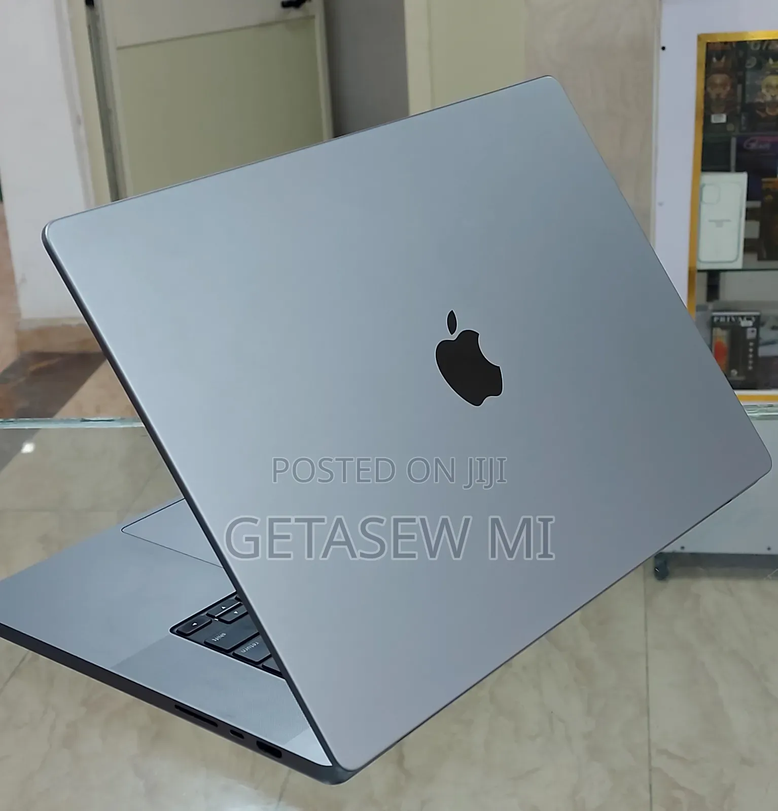 New Laptop Apple MacBook Pro 2021 M1 16GB Apple M1 Pro SSD 512GB