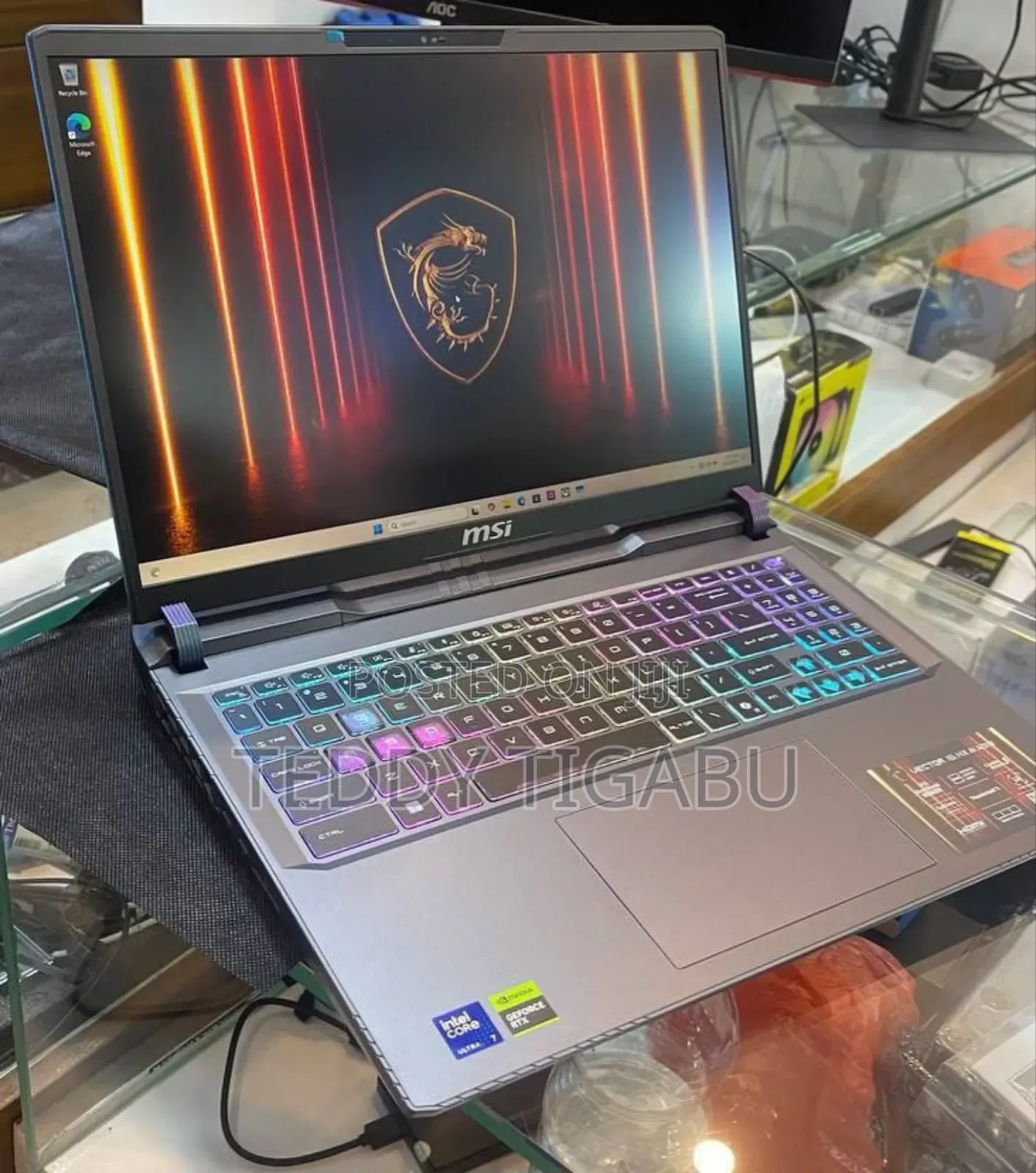 New Laptop MSI Vector 17 HX AI A2XWJG 16GB Intel Core Ultra 7 SSD 1T