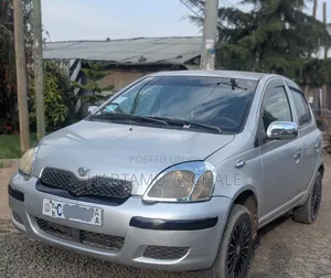 Photo - Toyota Vitz 2004 Silver