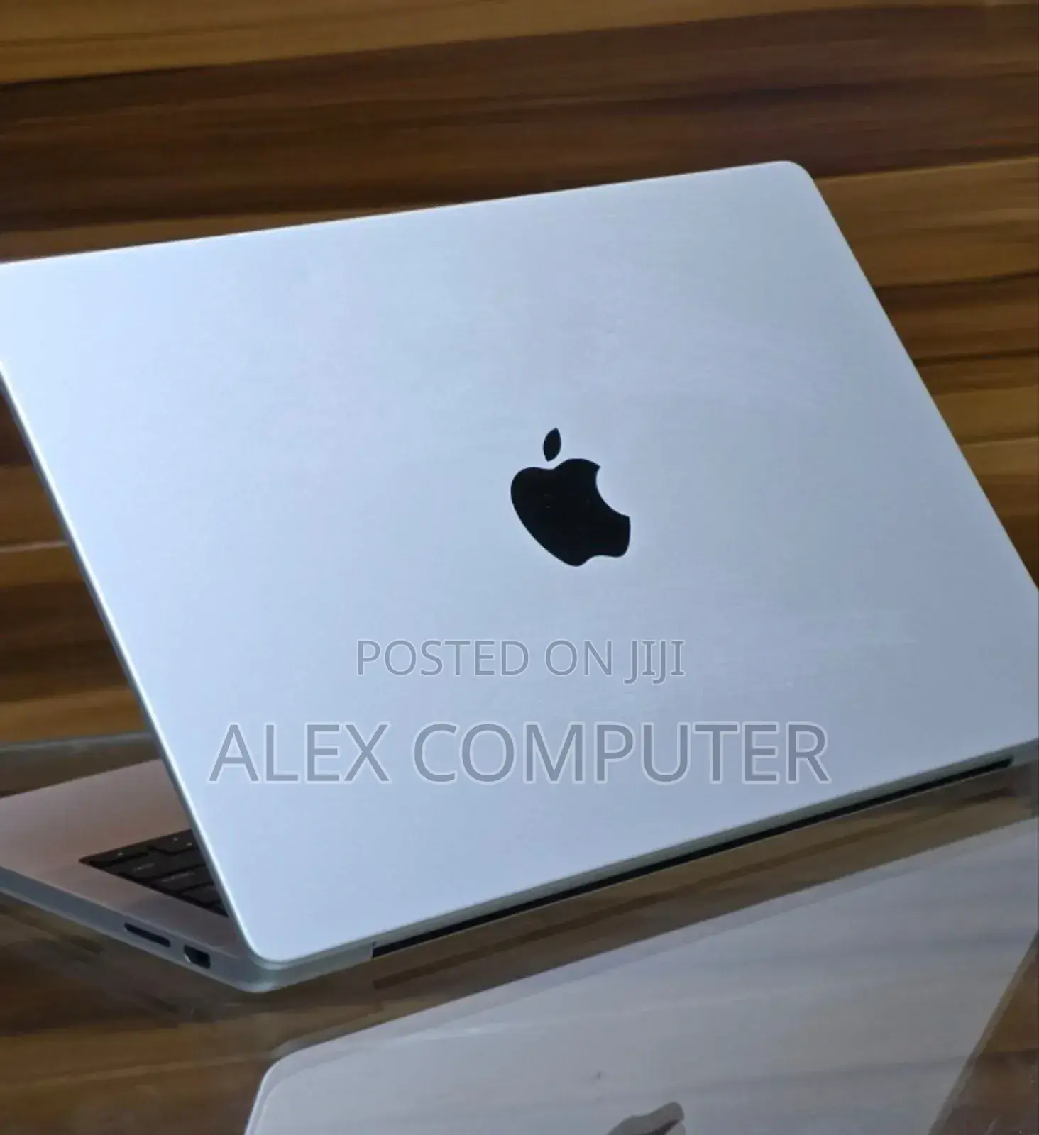 New Laptop Apple MacBook Pro 2023 M3 14-inch 8GB Apple M2 SSD 512GB