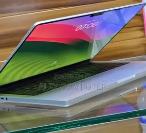 New Laptop Apple MacBook Pro 2023 M3 14-inch 8GB Apple M2 SSD 512GB