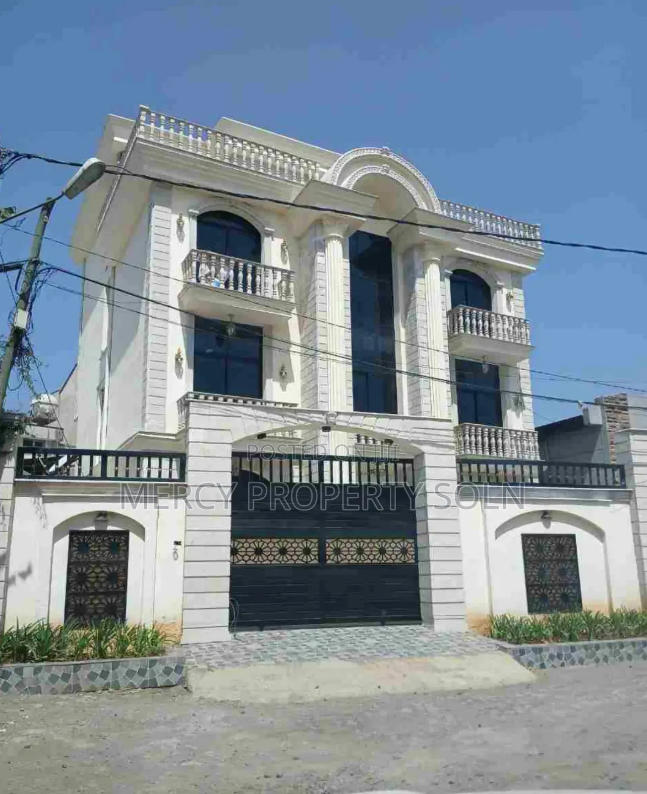 8bdrm House in Bole for sale