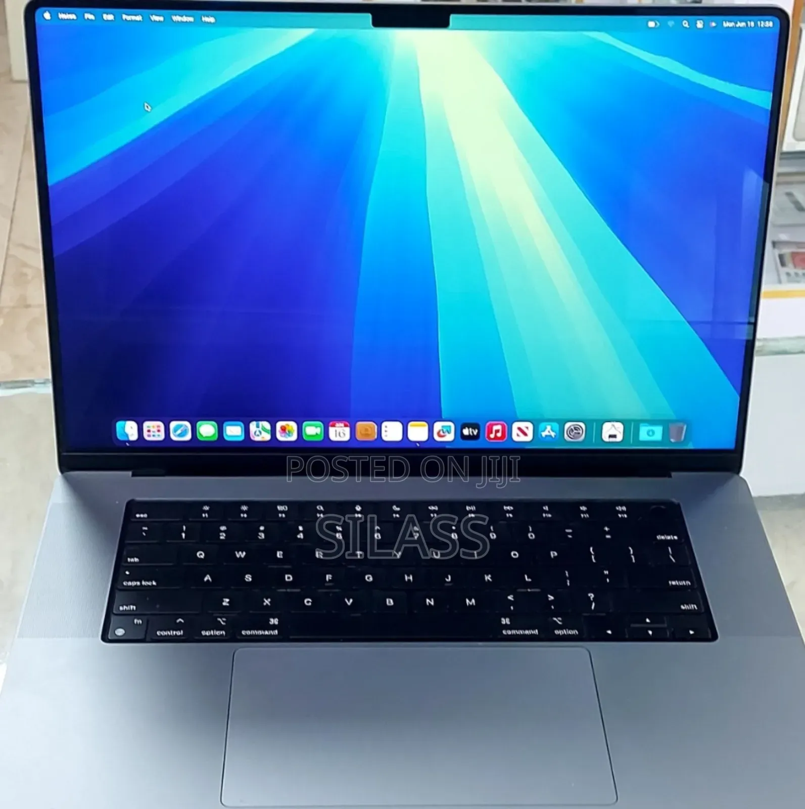 New Laptop Apple MacBook Pro 2020 M1 16GB Apple M1 Pro SSD 512GB