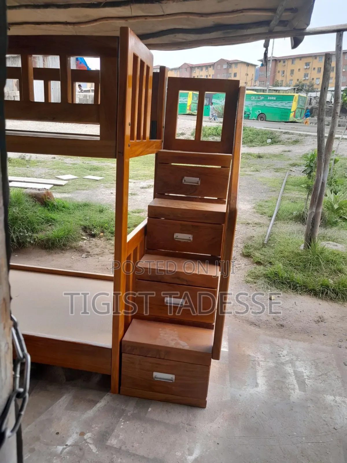 አልጋ በዋንዛ የተሠራ ለልጆች ተደራራቢ