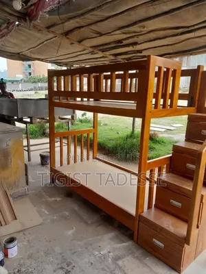 አልጋ በዋንዛ የተሠራ ለልጆች ተደራራቢ