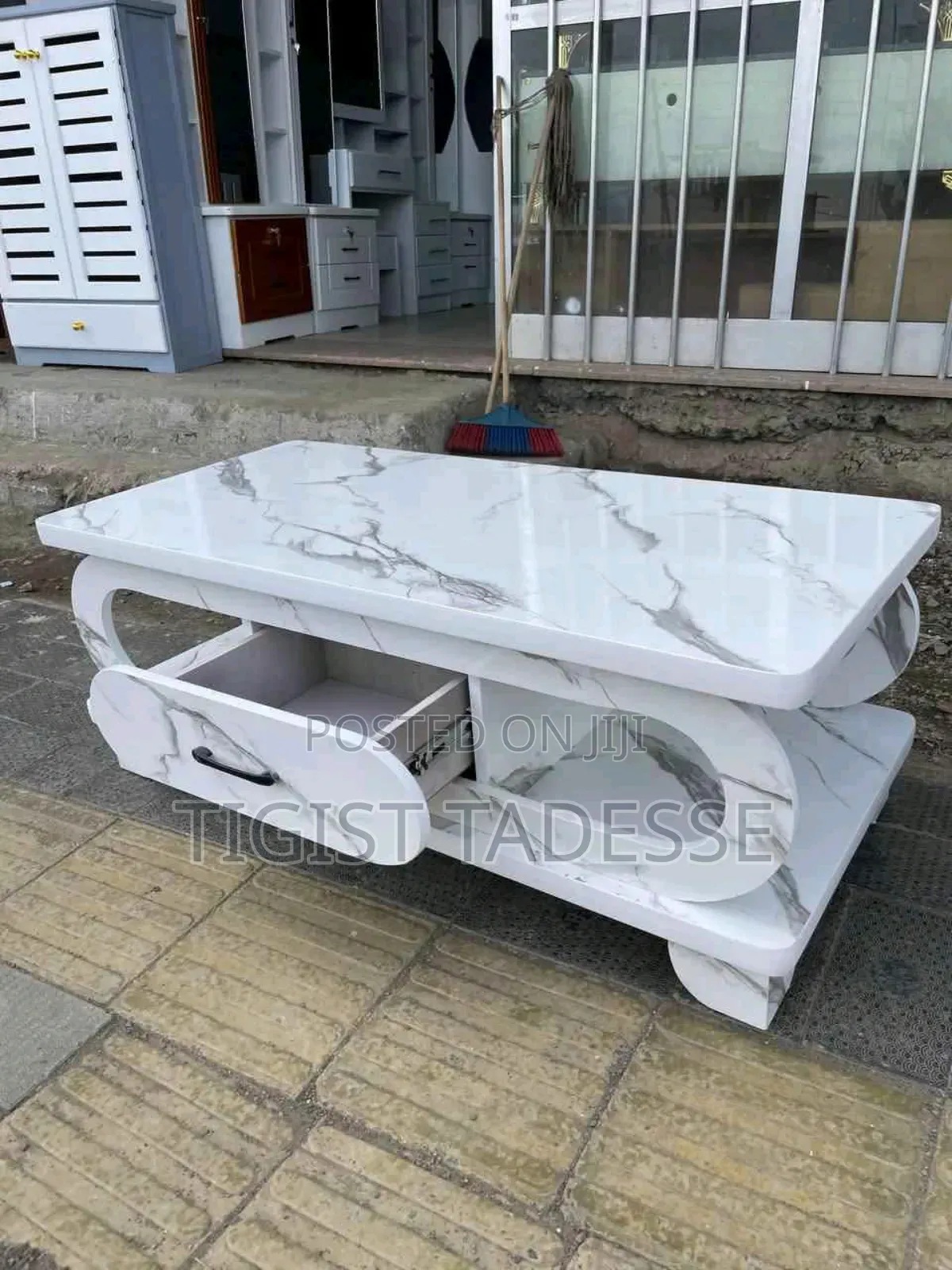 ጠረጴዛ የሶፋ ጠረጴዛ በላምኔት የተሠራ