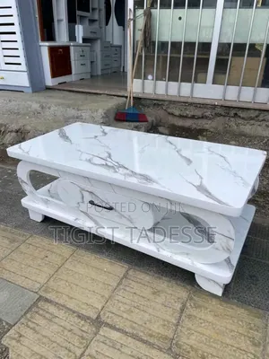 ጠረጴዛ የሶፋ ጠረጴዛ በላምኔት የተሠራ