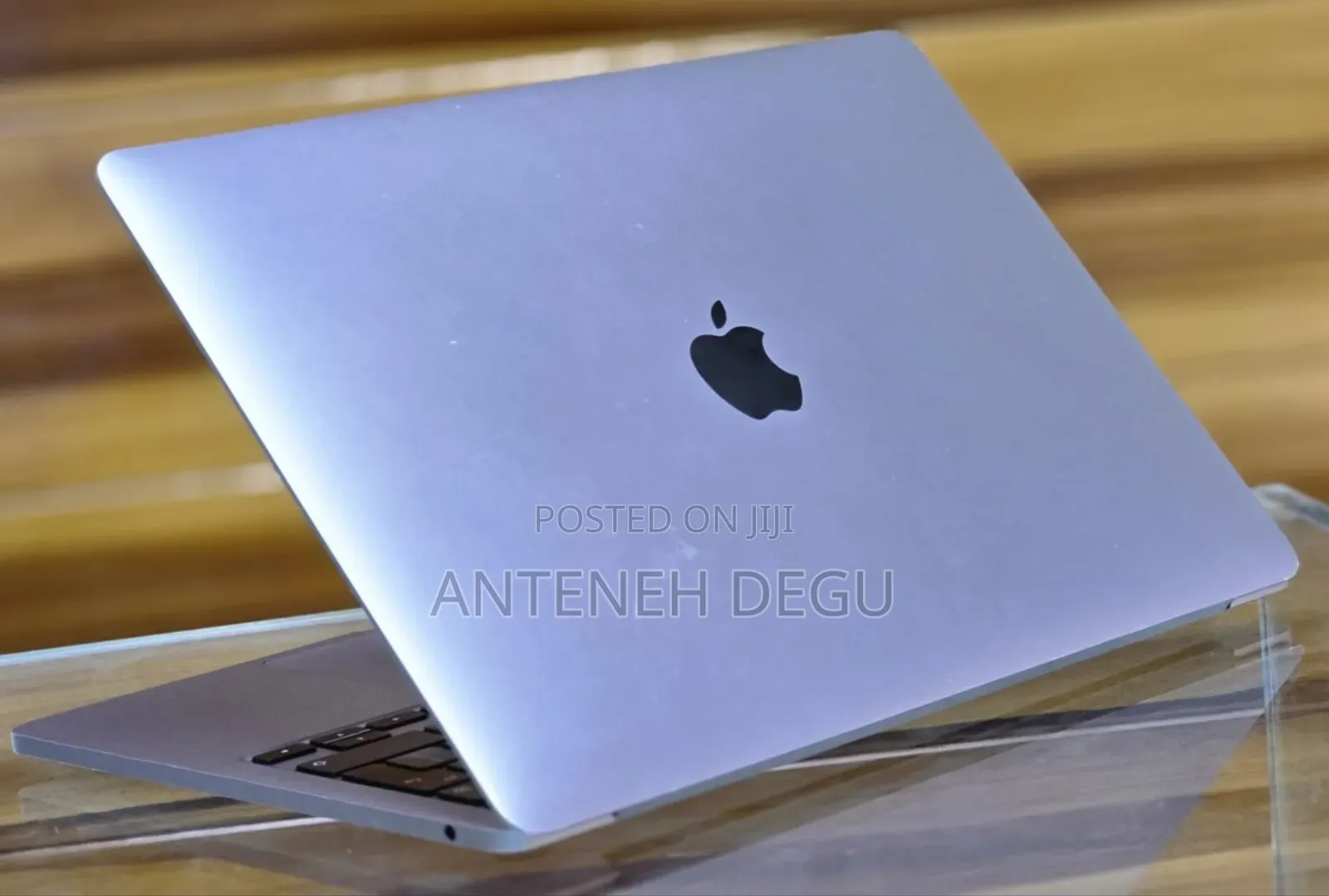 New Laptop Apple MacBook Pro 2022 M2 8GB Apple M2 SSD 256GB