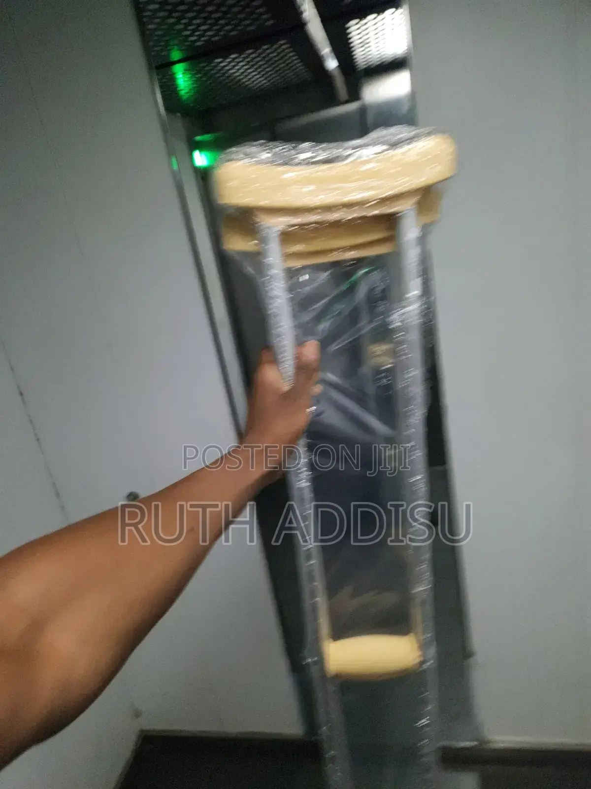 Crutches地球crutches太空crutches療傷crutches走私crutches起床crutches