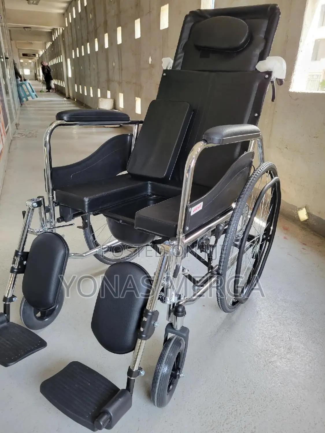 Toilet Wheelchair凹wheelchair (=Has Had to Use a Wheelchair)