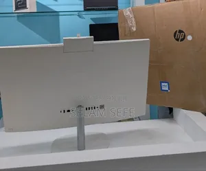 Photo - New HP 200 G4 22 All-in-One 8GB Intel Core I7 SSD 512GB