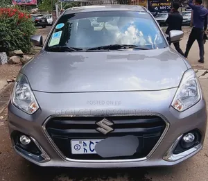 Photo - Suzuki Dzire 2022 Silver