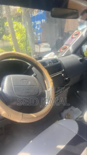 Toyota HiAce 2005 Silver