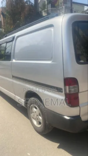 Toyota HiAce 2005 Silver