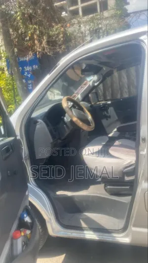 Toyota HiAce 2005 Silver