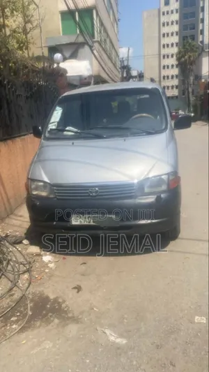 Photo - Toyota HiAce 2005 Silver