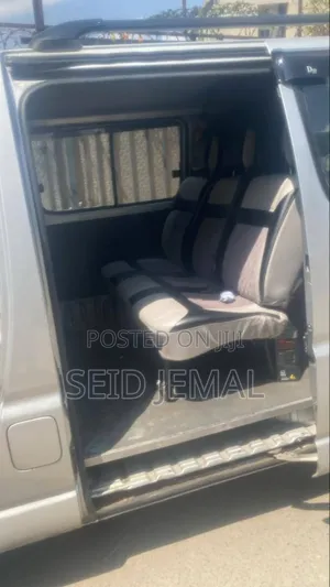 Toyota HiAce 2005 Silver