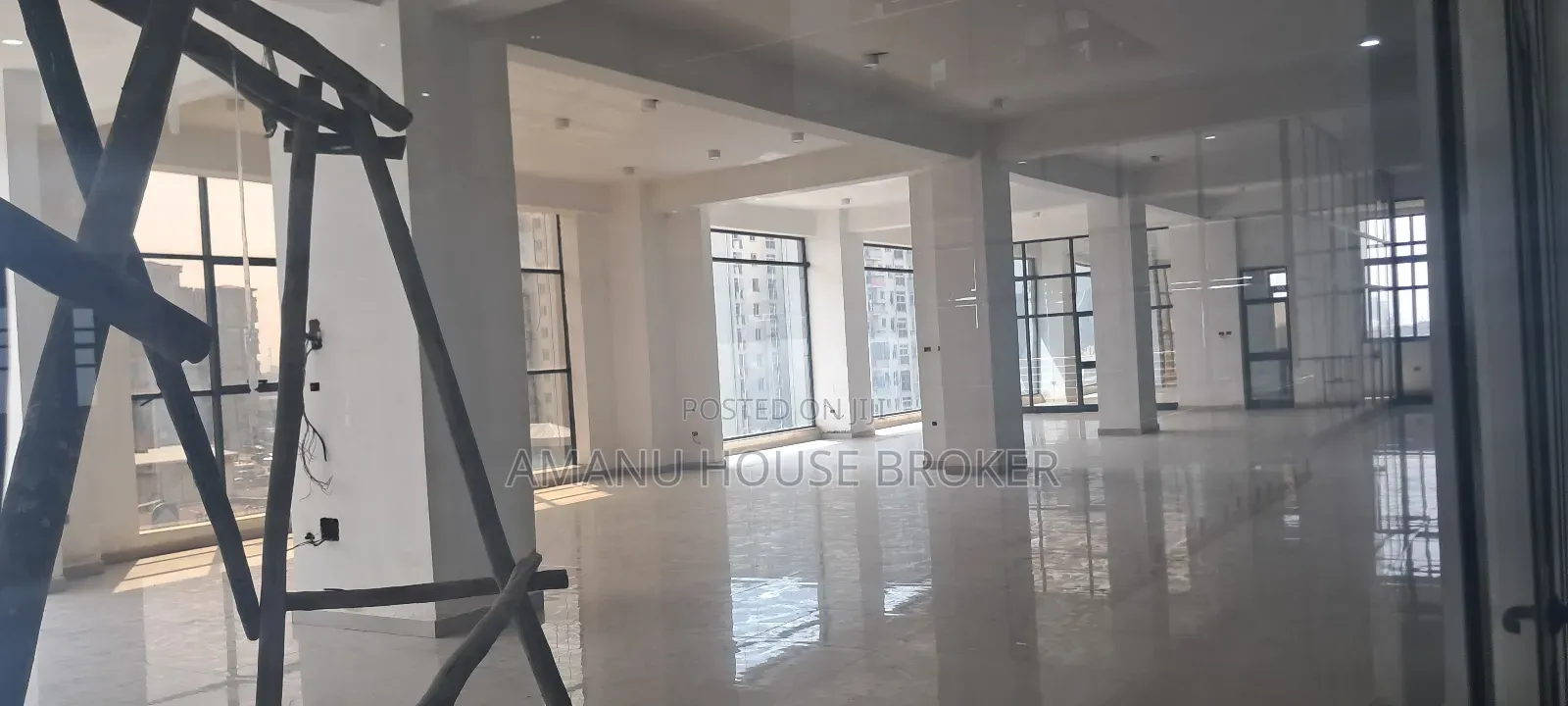 Office for Rent, One Floor, Area 1,000sqm, Price 1,500,000b