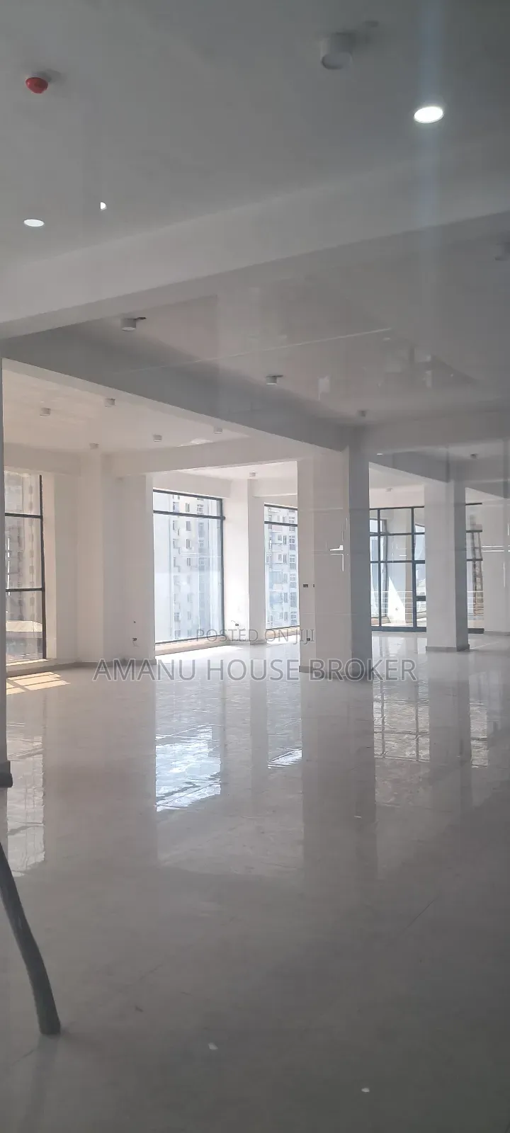 Office for Rent, One Floor, Area 1,000sqm, Price 1,500,000b