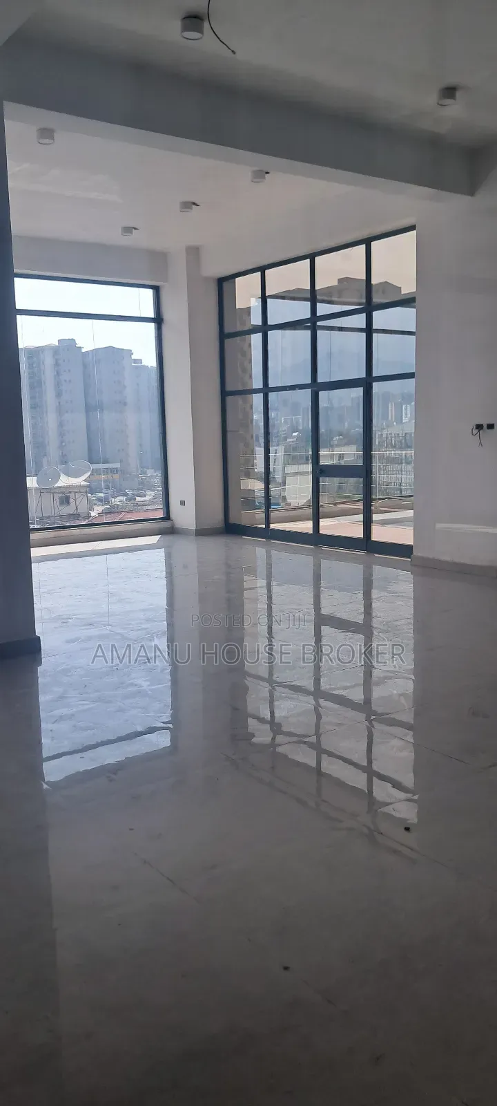 Office for Rent, One Floor, Area 1,000sqm, Price 1,500,000b