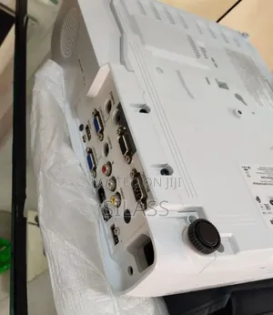 Brand New Epson Projector With Manual Cd and Cartoon Mode