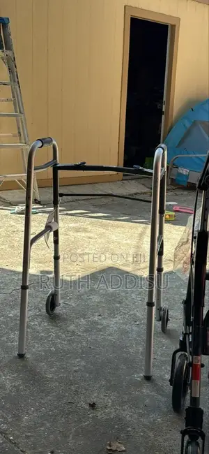 Photo - Walker和諧medical Walker與會walking Aid娽前medical Walker去過walker