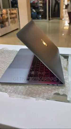 New Laptop Apple MacBook Pro 2020 16GB Intel Core I5 SSD 512GB