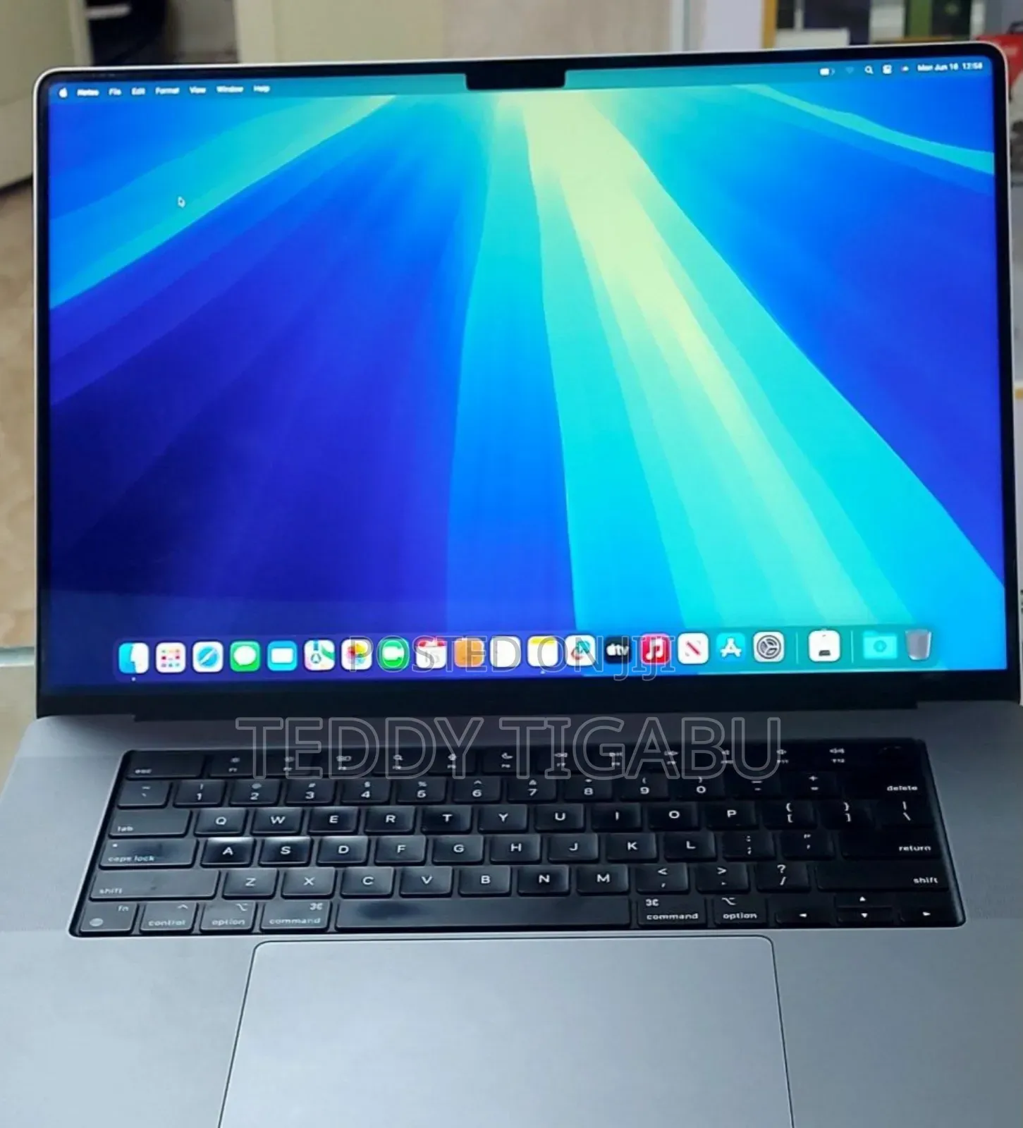 New Laptop Apple MacBook Pro 16GB Apple M1 SSD 512GB