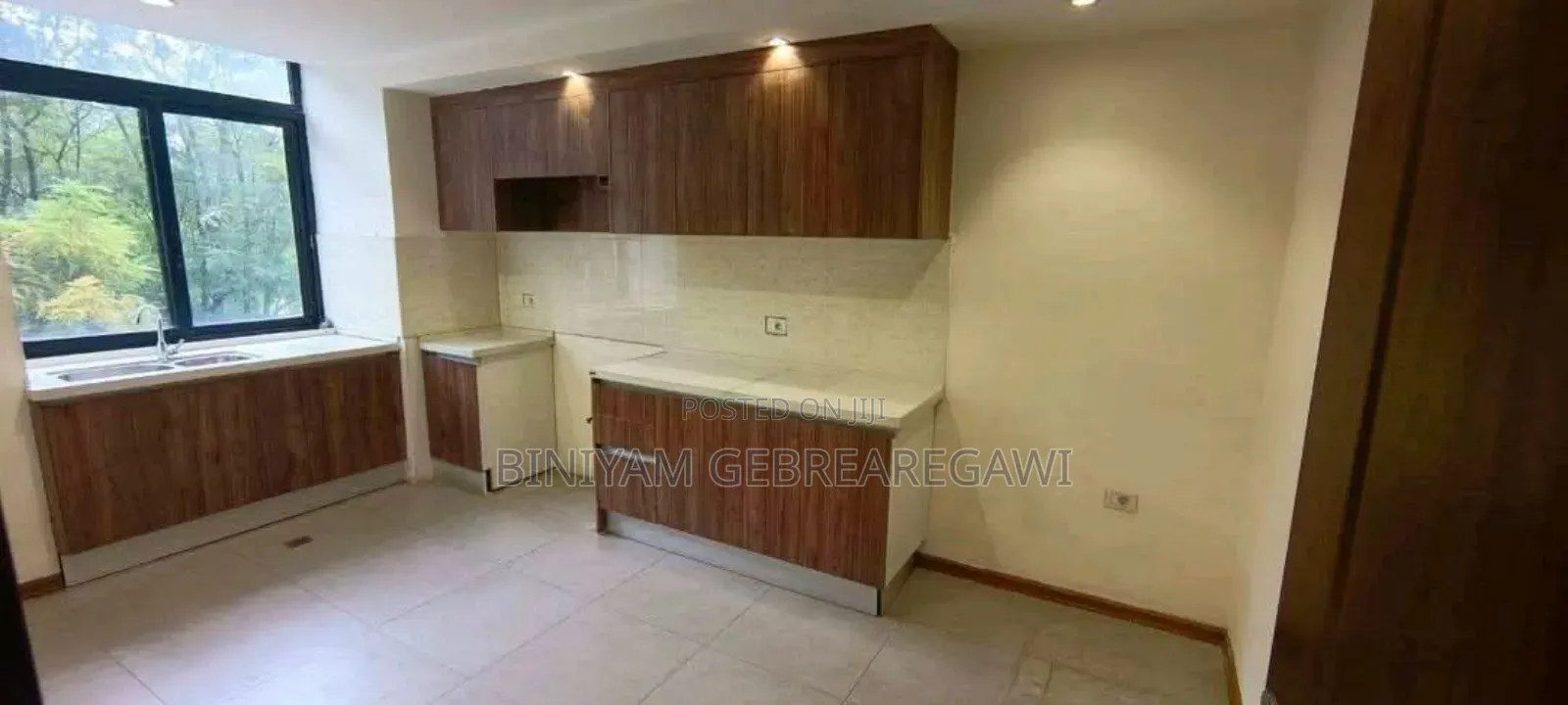 5bdrm Villa in House, Yeka for rent