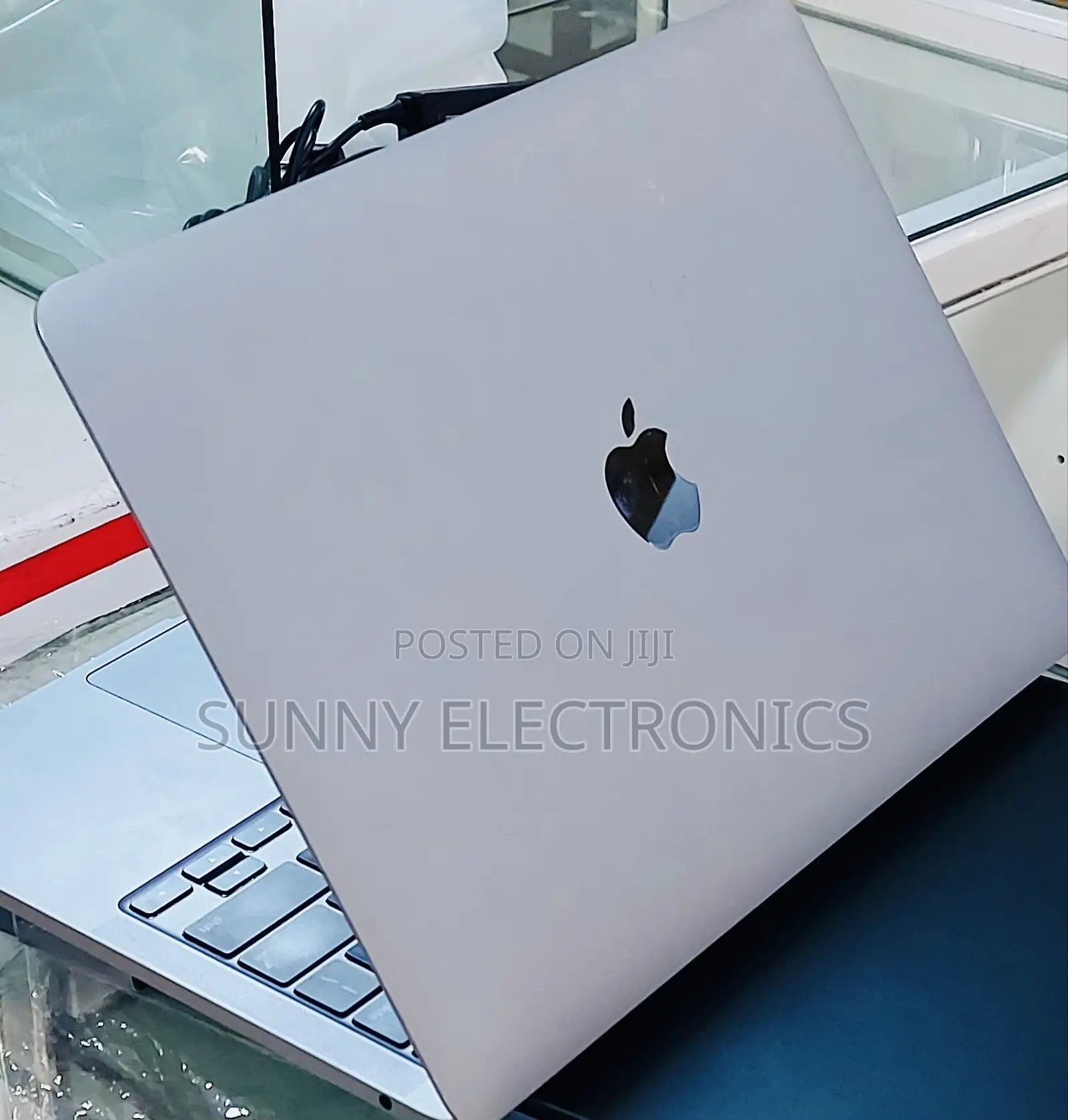 New Laptop Apple MacBook Pro 2022 M2 8GB Apple M2 SSD 256GB