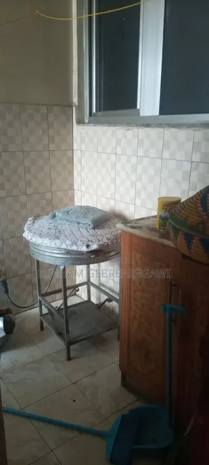 Furnished 1bdrm Apartment in Apartment, Yeka for rent