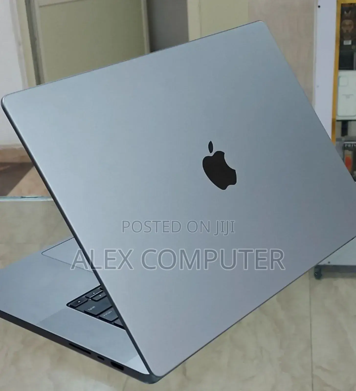 New Laptop Apple MacBook Pro 2021 M1 16GB Apple M1 Pro SSD 512GB