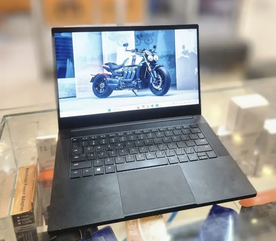 New Laptop Razer Blade Pro 16GB AMD Ryzen 9 SSD 1T