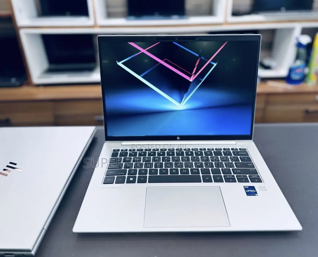 New Laptop HP EliteBook 840 10 16GB Intel Core I7 SSD 512GB