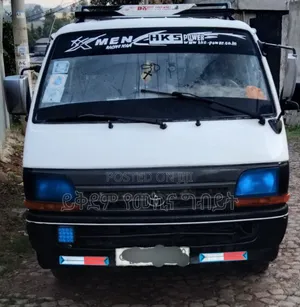Photo - Toyota HiAce 2004 White