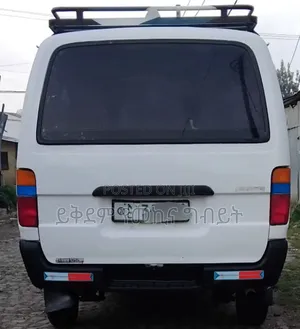 Toyota HiAce 2004 White