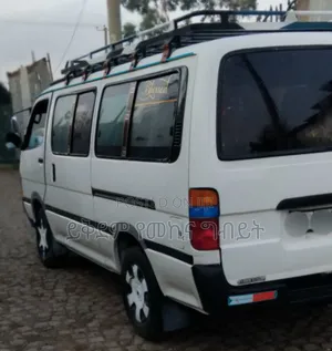 Toyota HiAce 2004 White