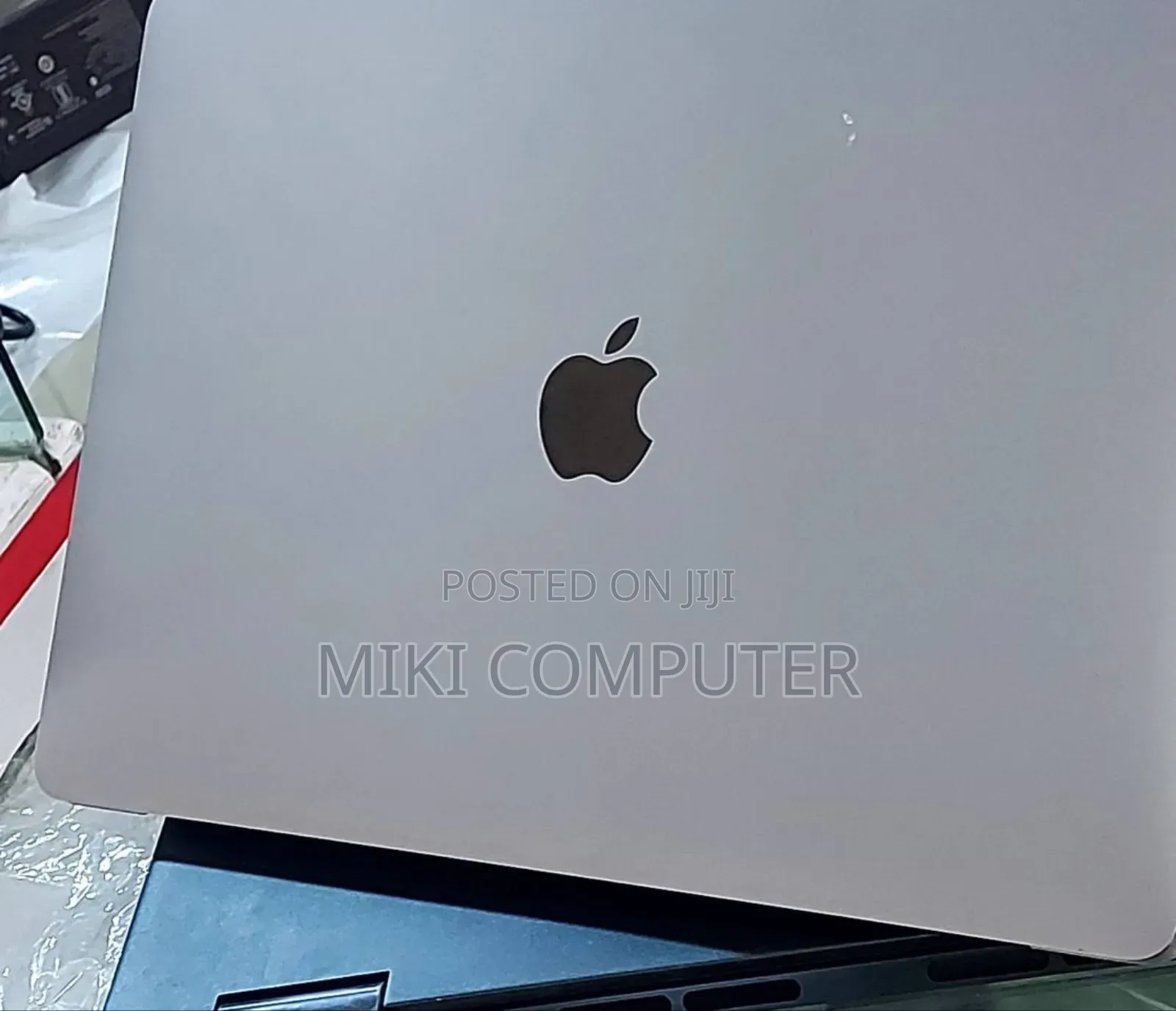 New Laptop Apple MacBook Pro 2022 M2 8GB Intel SSD 256GB
