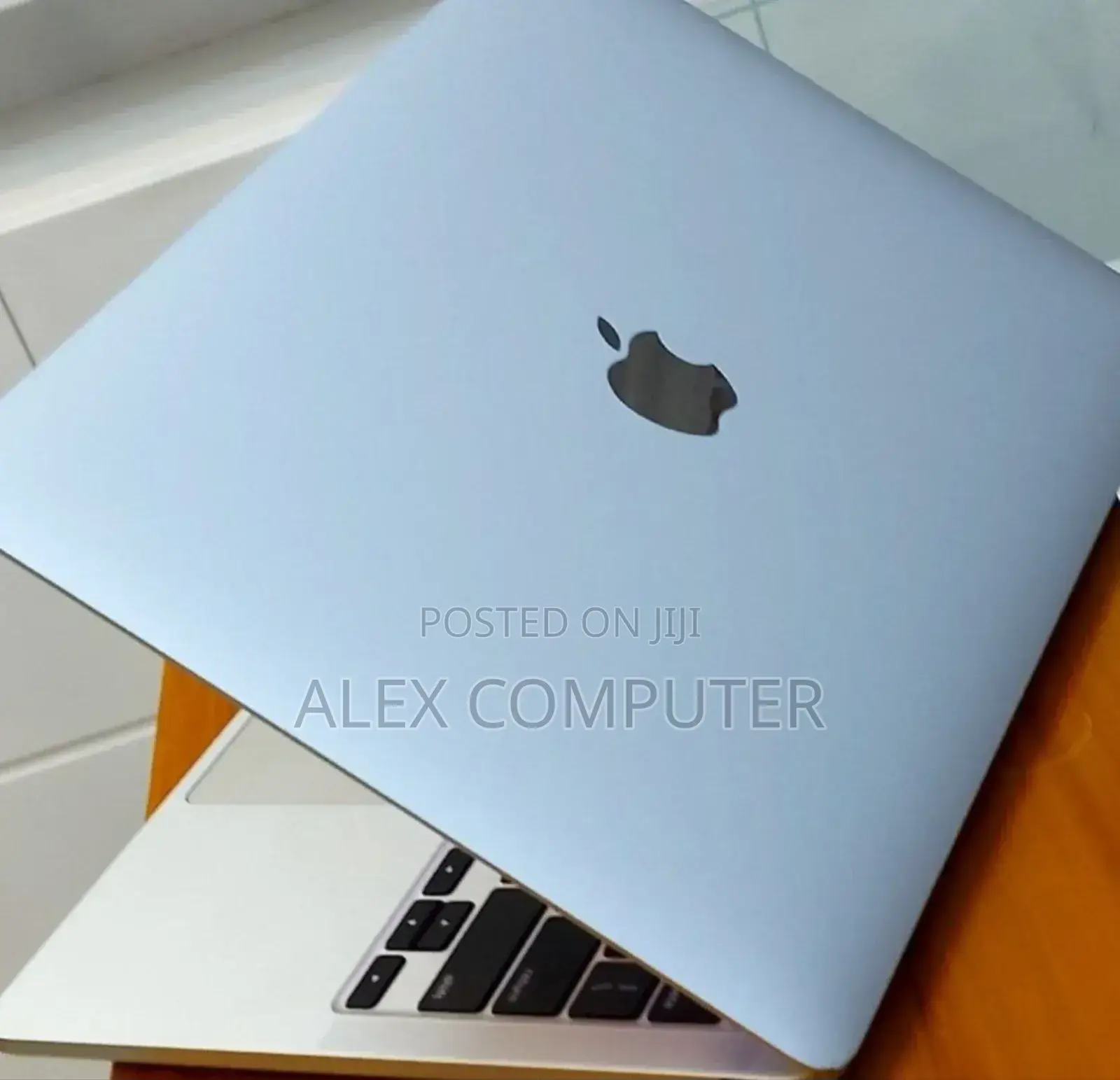 New Laptop Apple MacBook Pro 2020 M1 8GB Apple M1 SSD 512GB