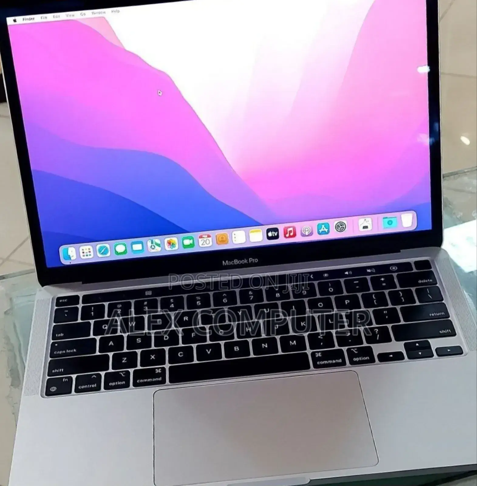 New Laptop Apple MacBook Pro 2020 M1 8GB Apple M1 SSD 512GB