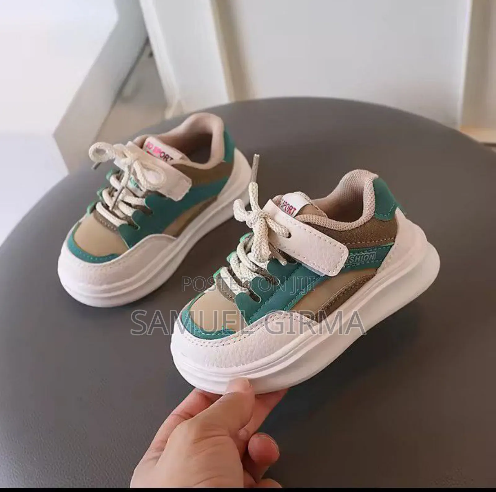 Unisex Kids Shoes
Size: 21-25