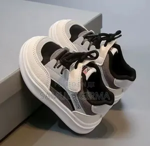 Unisex Kids Shoes
Size: 21-25